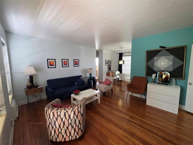 Foto del edificio - 8024 Harding Ave
