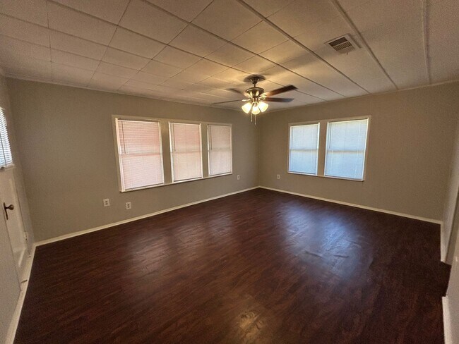 Foto del edificio - Large Bedroom Waco Home