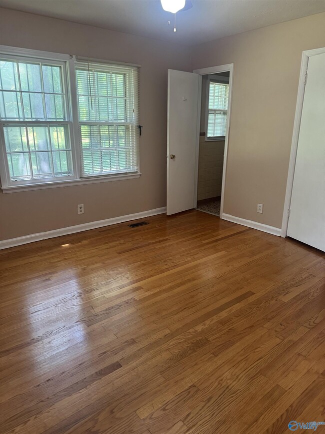 Building Photo - 3301 Greenhill Dr NW