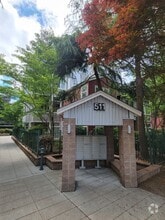Building Photo - 511 7th Ave