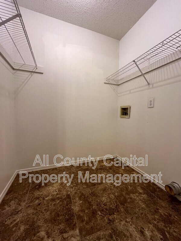 Building Photo - 168 Stockmen