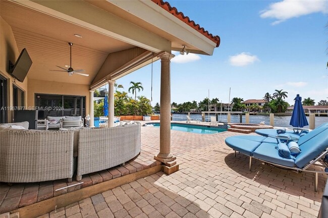 Foto del edificio - 317 S Riverside Dr