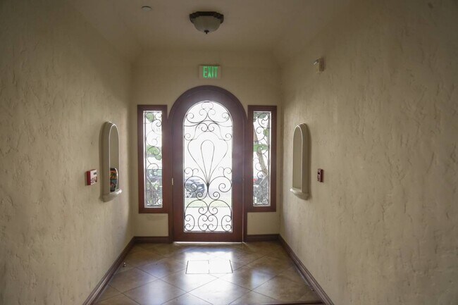 Building Photo - 248 Reeves S Dr