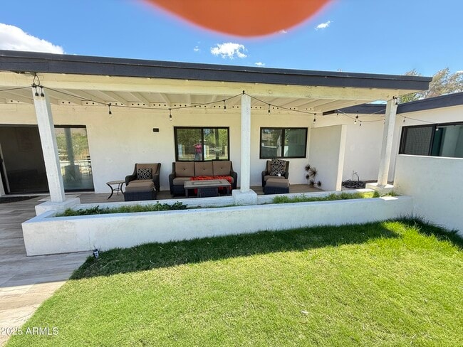 Building Photo - 856 E Village Cir Dr S