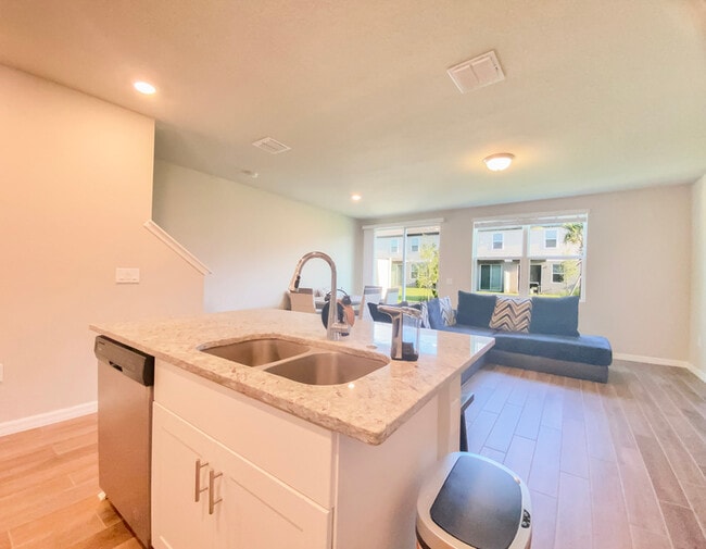 Building Photo - 561 Legacy Lp