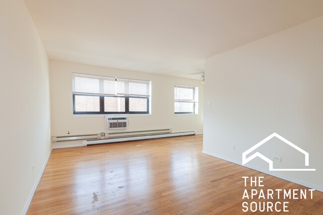 Building Photo - 665 W Wrightwood