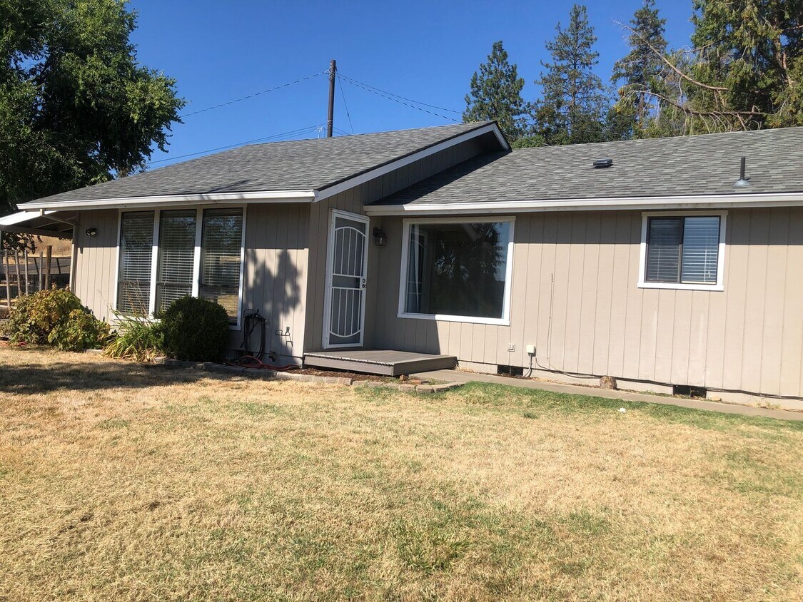 Foto principal - 3 Bed / 2 Bath Home with RV Parking in Eag...