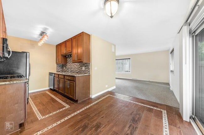 Foto del edificio - 636 Forum Dr