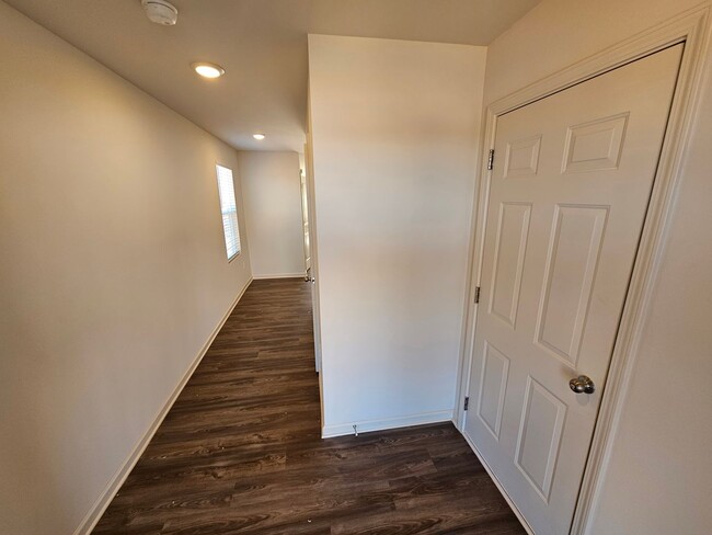 Foto del edificio - Brand New Townhome in the heart of Newton