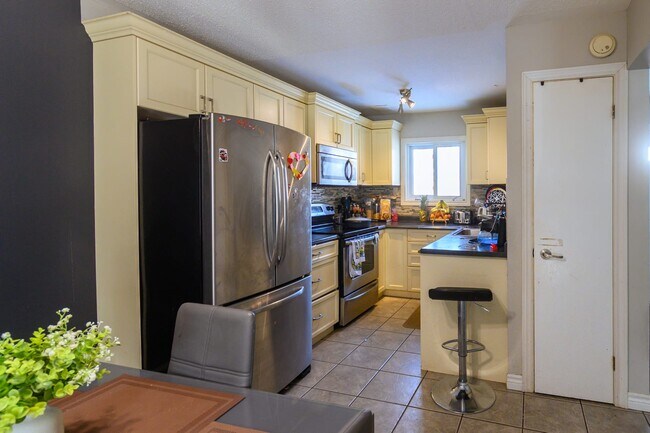 Building Photo - FOR RENT : 74 -1775 Culver Modern 3 Bedroo...