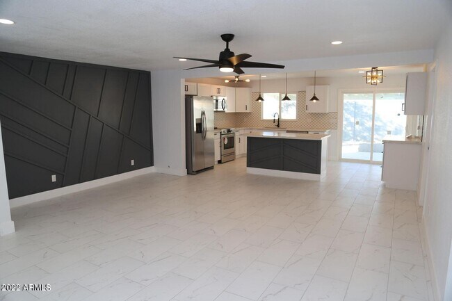 Foto del edificio - 15244 N 38th St