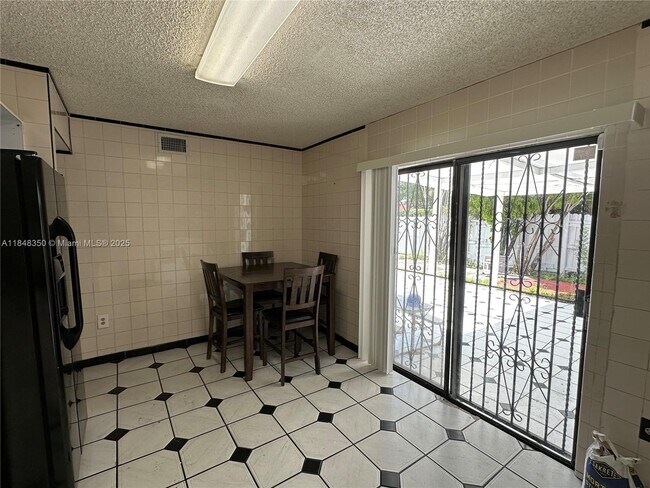 Foto del edificio - 2190 W 60th St