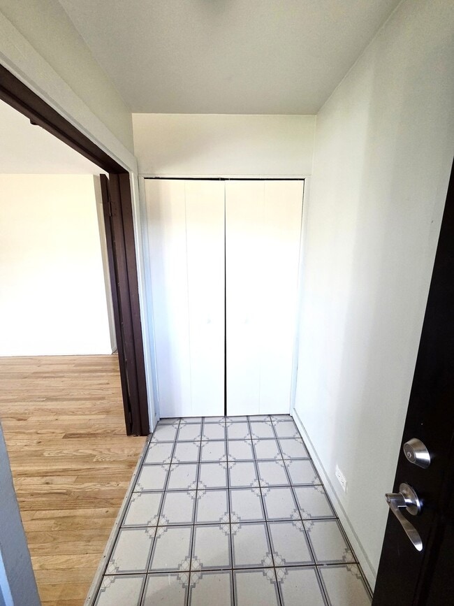 Building Photo - 828 Lavergne Ave