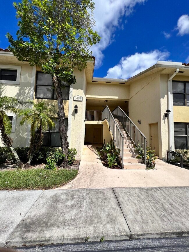 Foto del edificio - 1455 Lake Crystal Dr