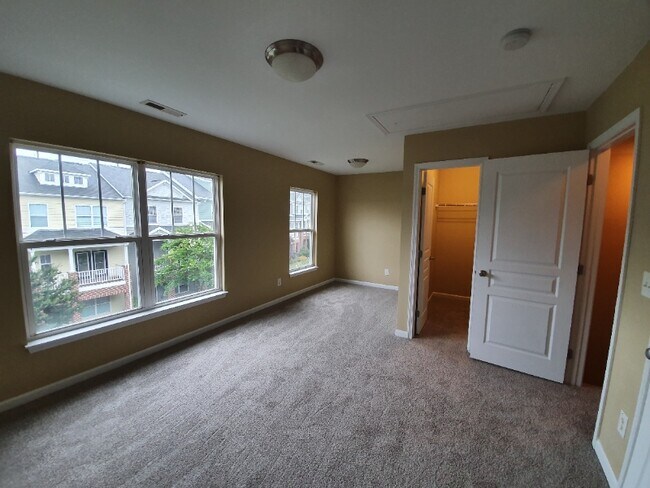 Building Photo - 147 Braeside Ct
