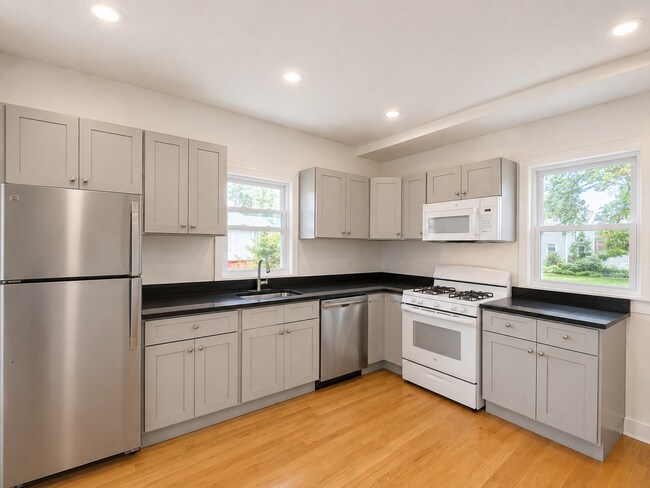 Foto del edificio - 135 Rosewood Ave