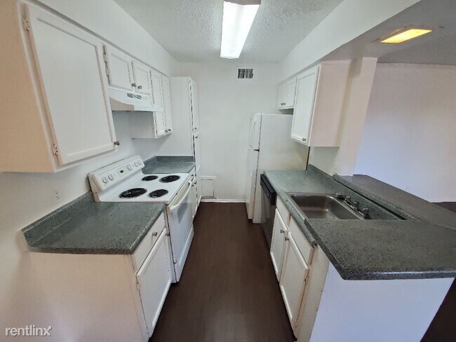 Building Photo - 3624 Parkridge Dr
