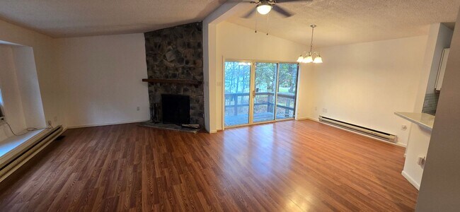 Building Photo - Amazing 3 bedroom in Henryville