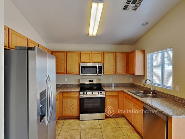 Building Photo - 12614 W Ash St