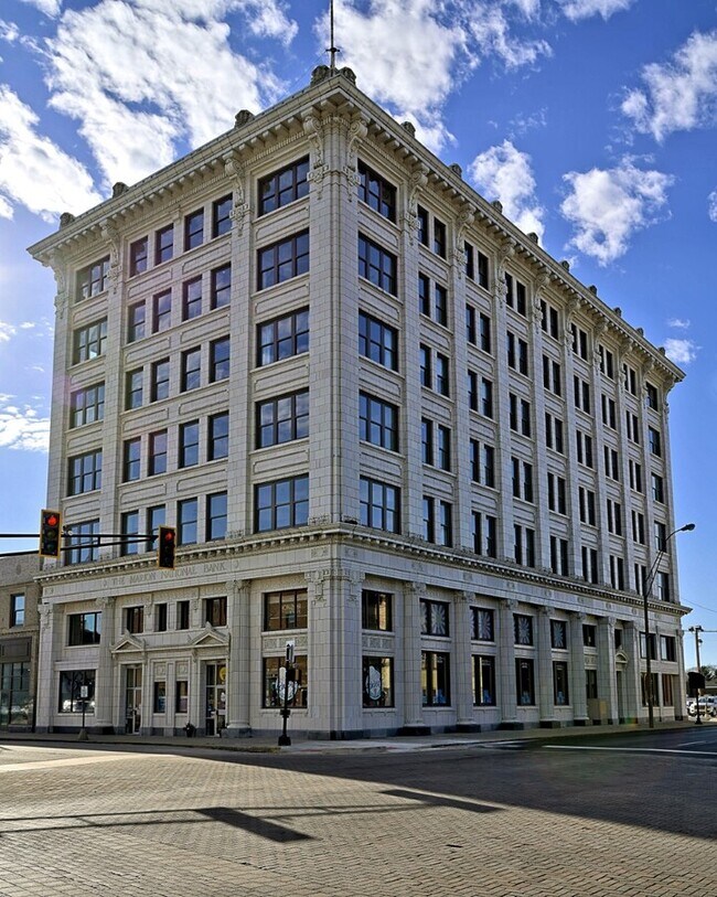 Foto del edificio - 402 S Washington St