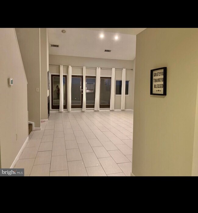 Foto del edificio - 1040 Deer Ridge Dr