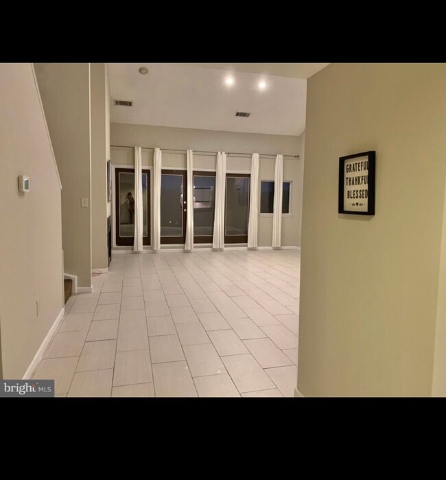 Building Photo - 1040 Deer Ridge Dr