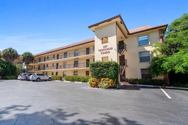 Building Photo - 327 Southwind Dr