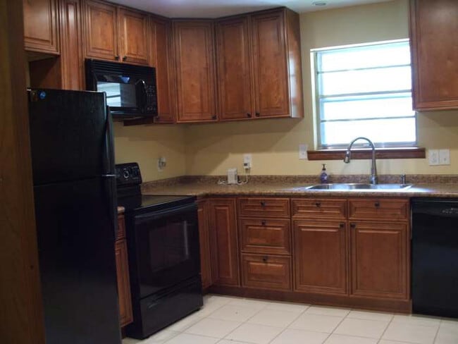 Building Photo - 3902 Rosalind Ln