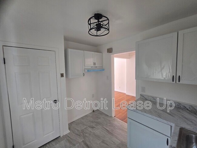 Foto del edificio - 15734 Meyers Rd
