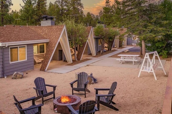 Photo of 560 Edgemoor Rd Unit 560 Edgemoor #4, Big Bear Lake, CA 92315