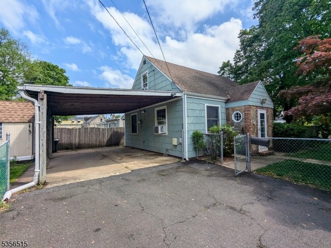 Building Photo - 40 N Auten Ave