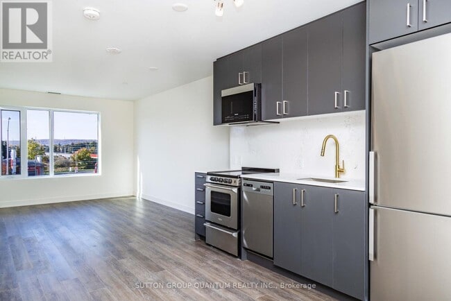 Photo du bâtiment - 8010 Derry Rd