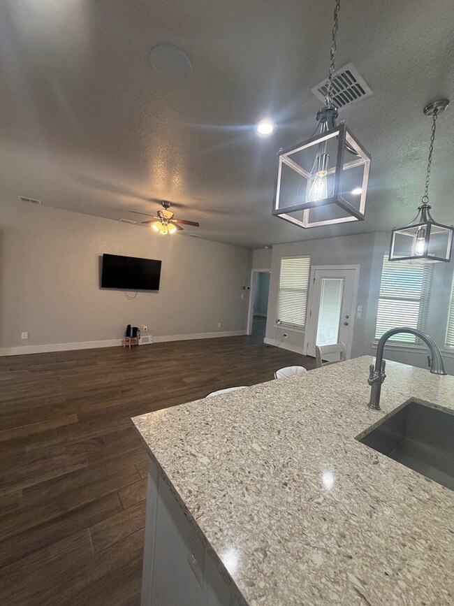 Foto del edificio - 2408 Birkdale Ln