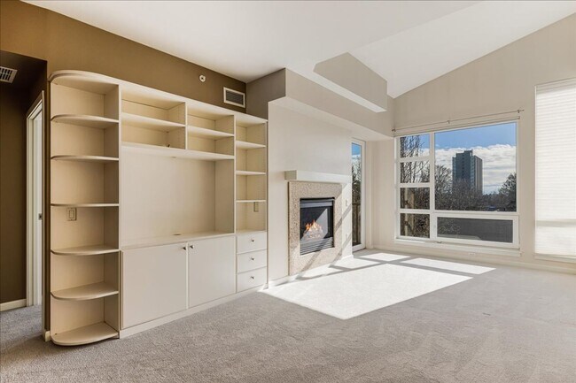 Foto del edificio - Spacious + secure 1/1 condo with a bonus r...