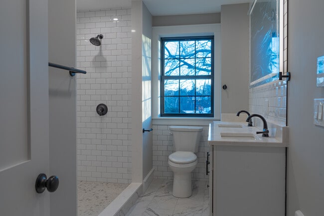 Building Photo - 85 Cannon St