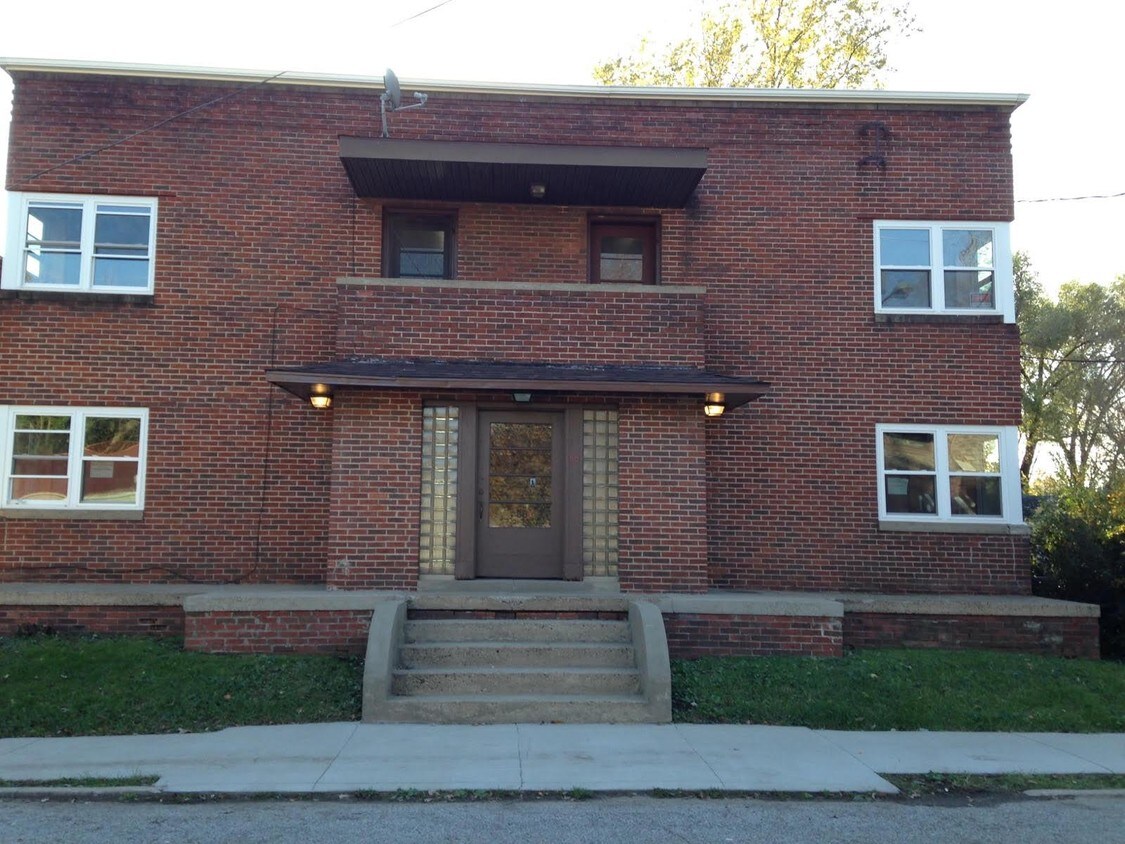 front of apt. bldg. - 90 Riverside Dr