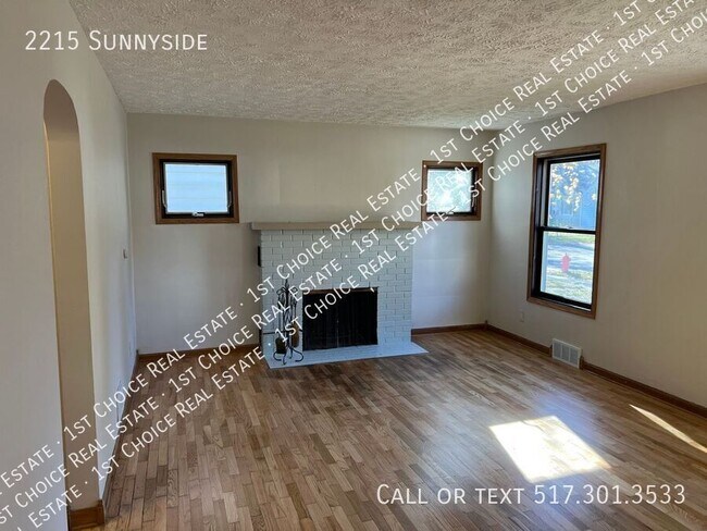 Building Photo - 2215 Sunnyside-