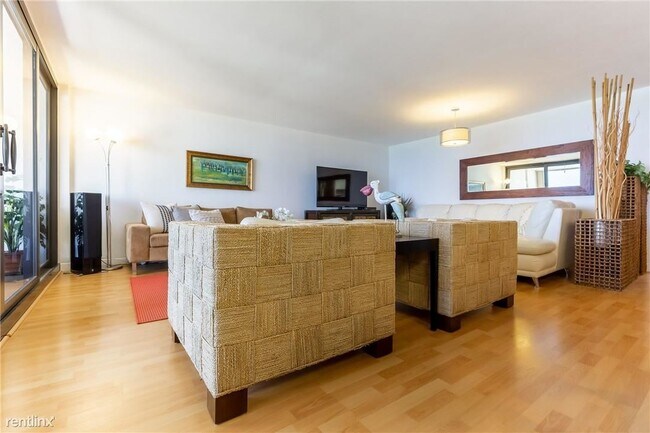 Foto del edificio - 2 br, 2 bath Condo - 1905 N Ocean Blvd