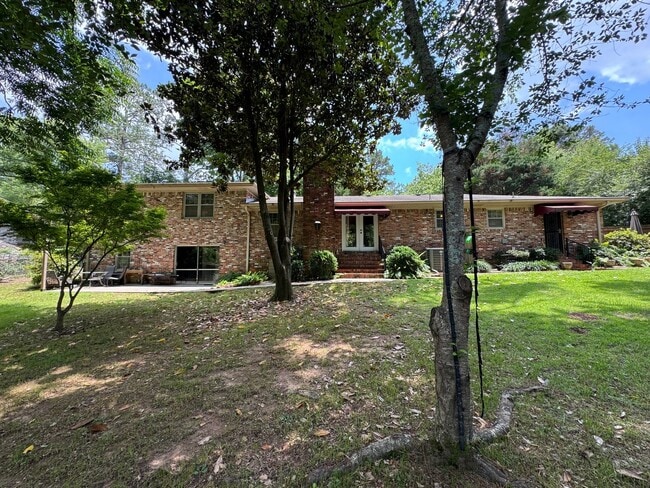 Building Photo - Executive Rental 4 bed 3 bath home in the heart of Country Club