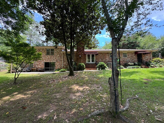 Foto del edificio - Executive Rental 4 bed 3 bath home in the heart of Country Club