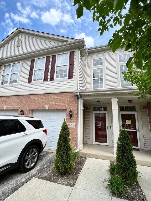 8125 Concord Ln Unit E, Justice, IL 60458 Condo for Rent in Justice