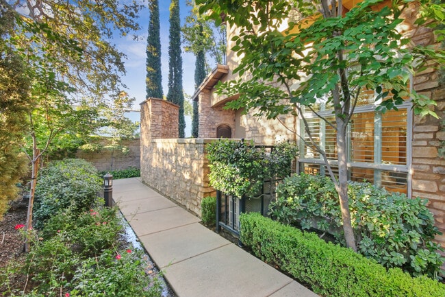 Building Photo - 4320 Pavilions Pl Ln
