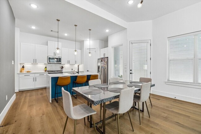 Foto del edificio - 9009 Wellspring Dr