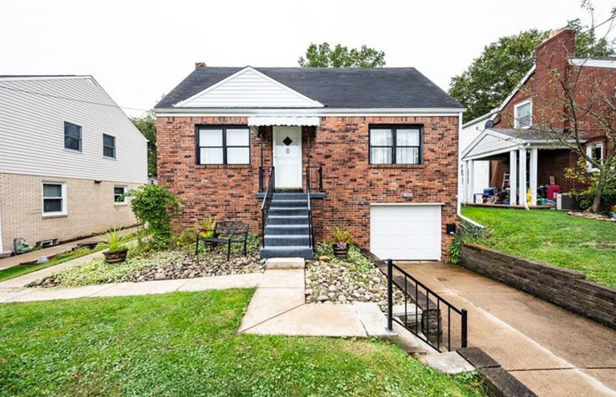 Primary Photo - *Quiet & Cozy 3BD/1.5BA Cape Cod style hom...