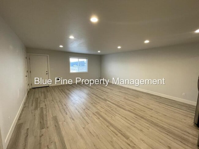Building Photo - 170 Opal Ct