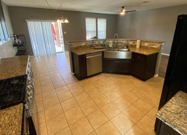 Building Photo - 7919 Martinelli