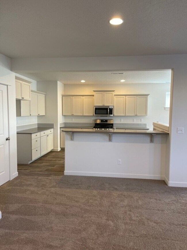 Foto del edificio - Beautiful, newer home in Redmond!  Fenced yard!  A/C!