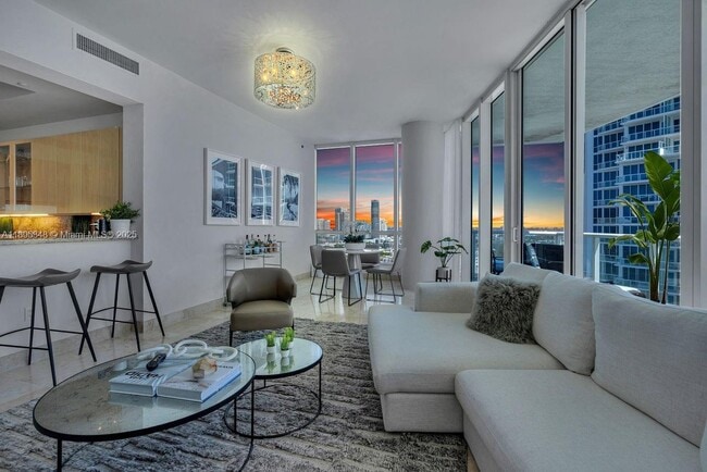 Foto del edificio - 100 South Pointe Dr