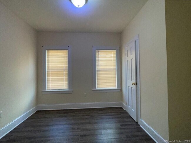 Building Photo - 352 Bunnell St