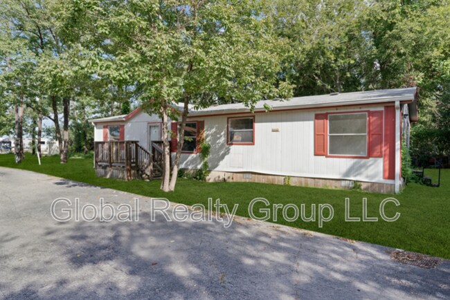 Foto del edificio - 106 Haeckerville Rd